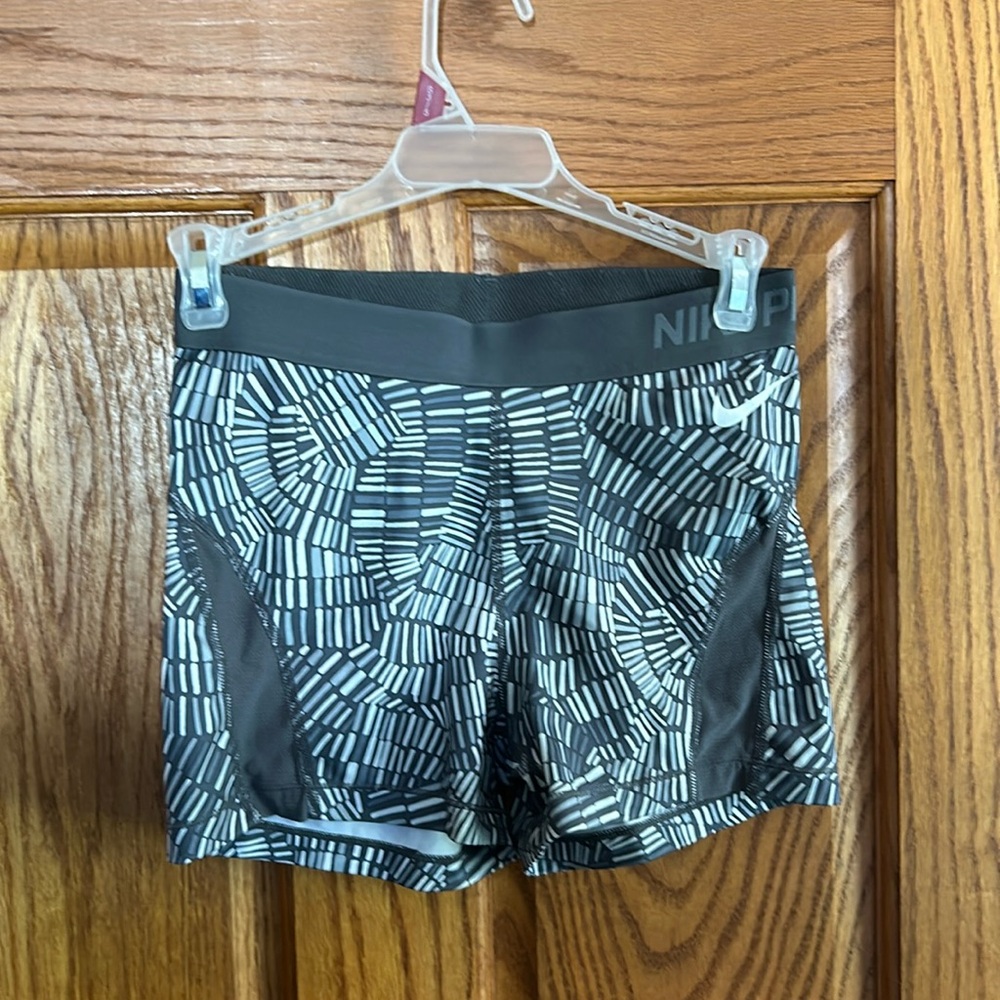 Nike pro spandex size medium